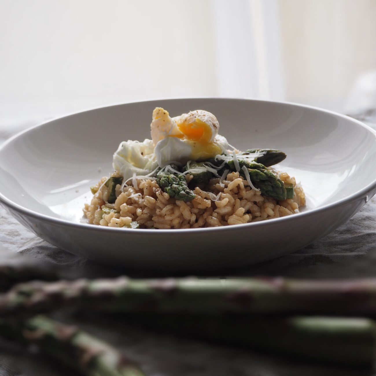 Chřestové rizoto se ztraceným vejcem